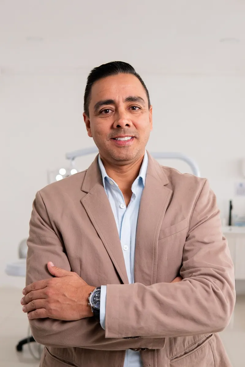 Dr. Jorge Adolfo Ramírez España, oral and maxillofacial surgeon, at the Cirumax clinic
